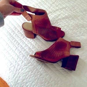 Vince camuto Peep toe